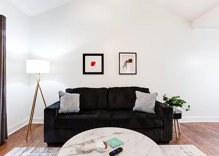 5 Min Drive To Dorm, W/D, Quiet, Kitchen, Wi-Fi