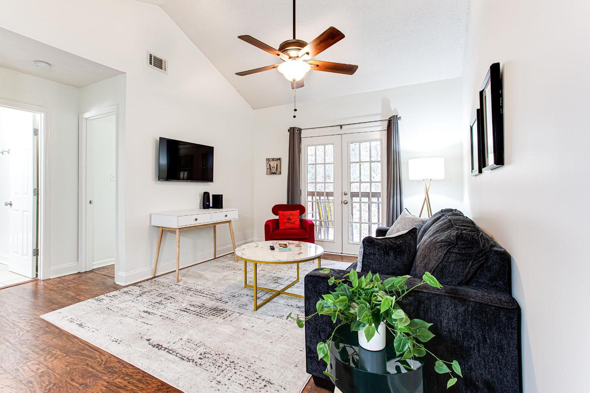 5 Min Drive To Dorm, W/d, Quiet, Kitchen, Wi-fi Apartment *